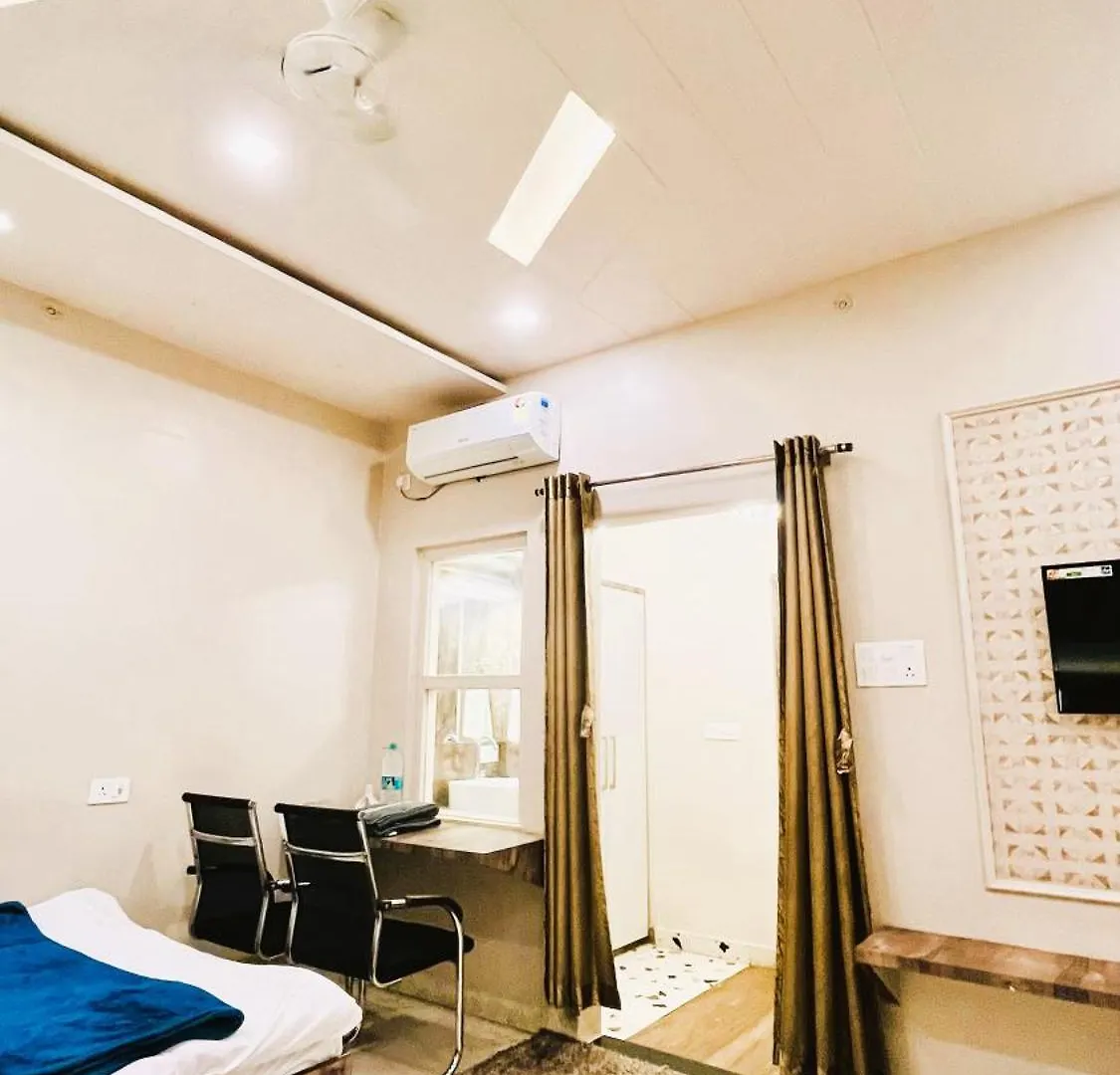 ורנאסי Suman Paying Guest House הודו